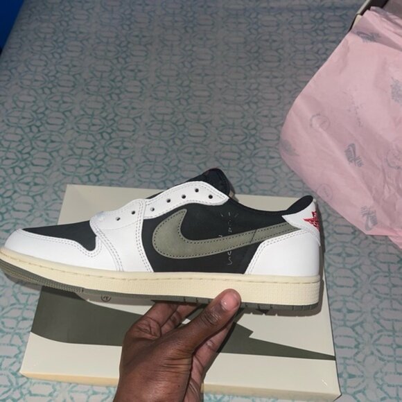 Travis Scott  Air Jordan 1 Retro Low OG \'Olive\' Size 10M/11.5W main image 5